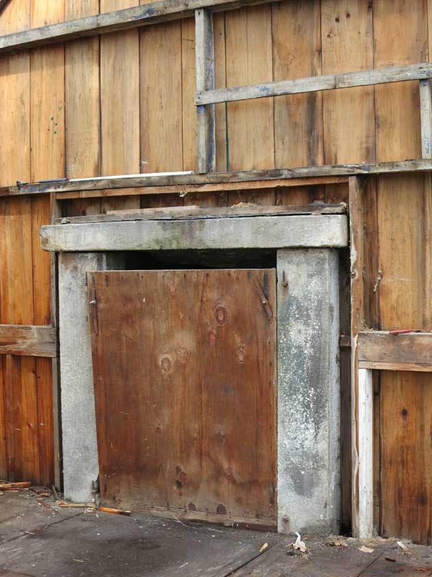 tomb entrance inside the dead house